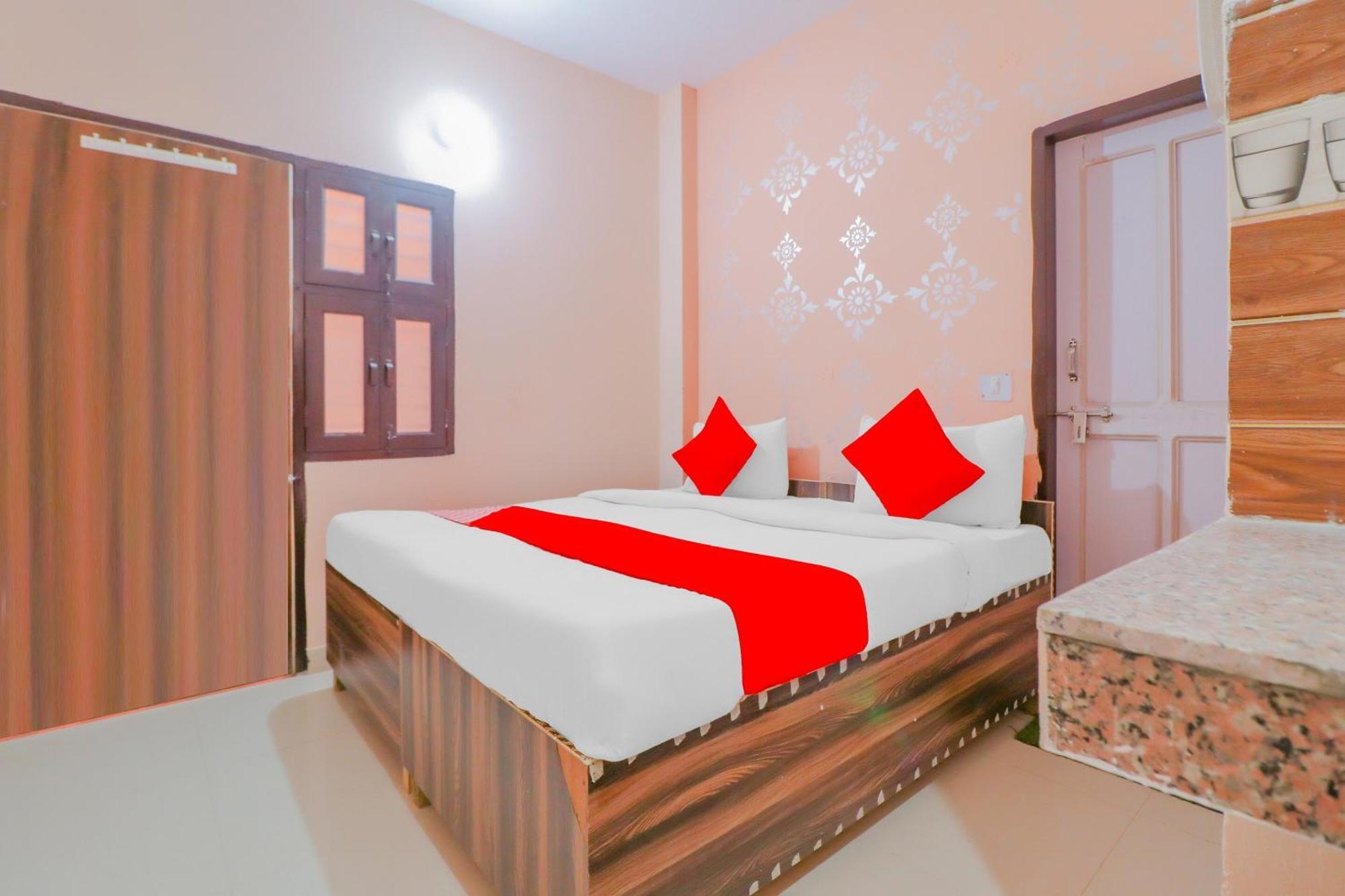 Hotel O Bhardwaj Guest House Garhi Harsaru Eksteriør bilde