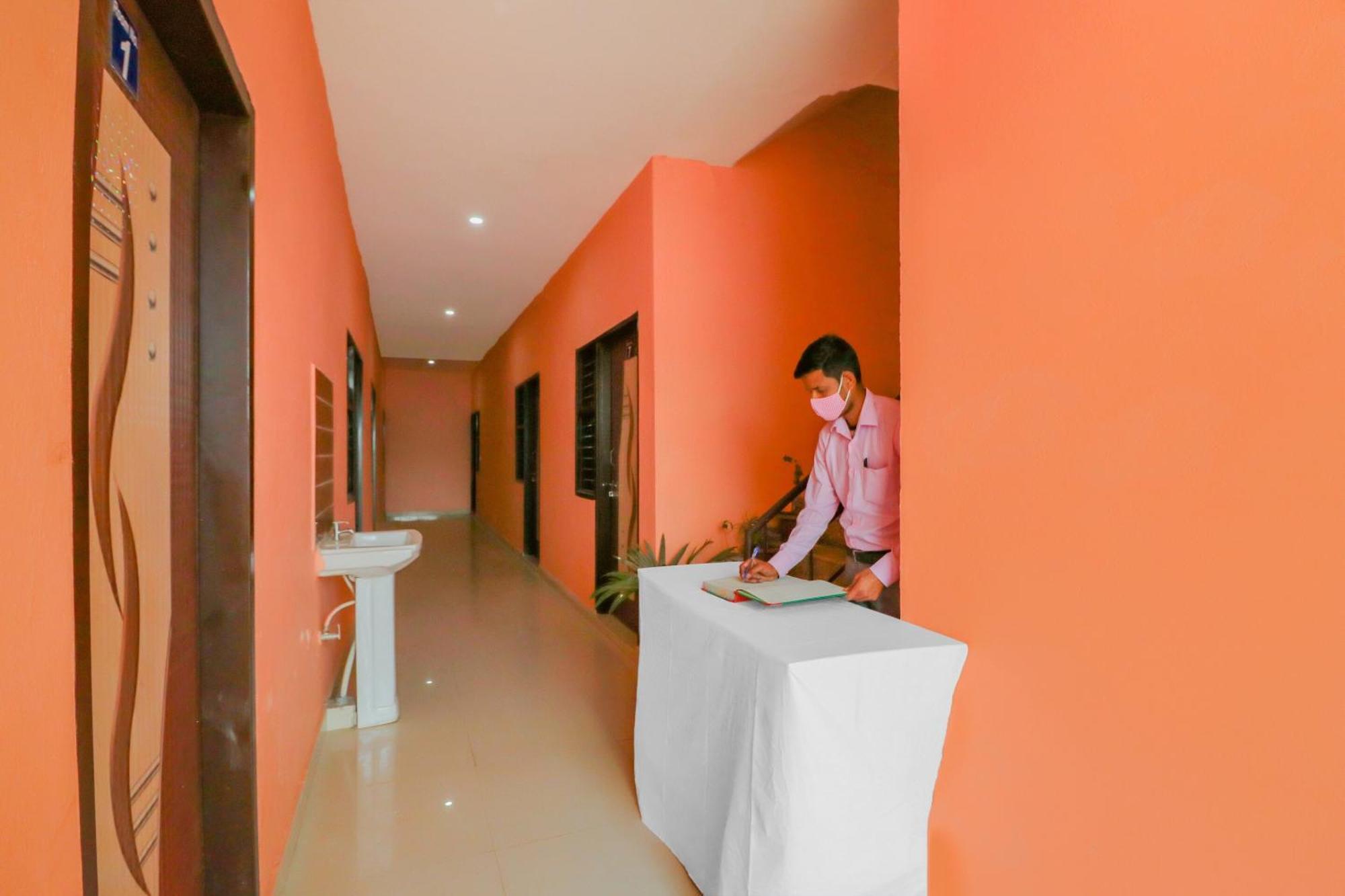 Hotel O Bhardwaj Guest House Garhi Harsaru Eksteriør bilde