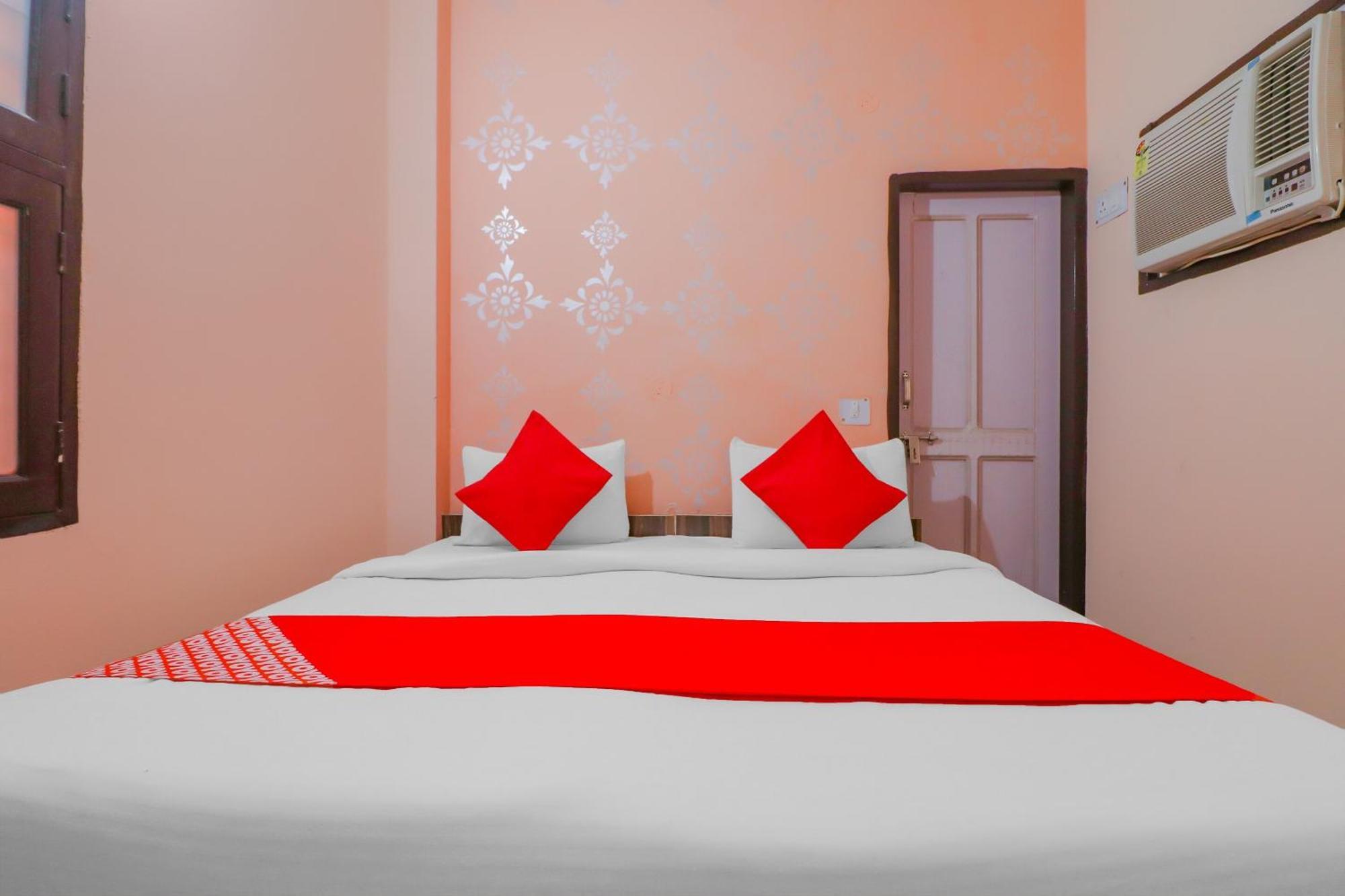 Hotel O Bhardwaj Guest House Garhi Harsaru Eksteriør bilde